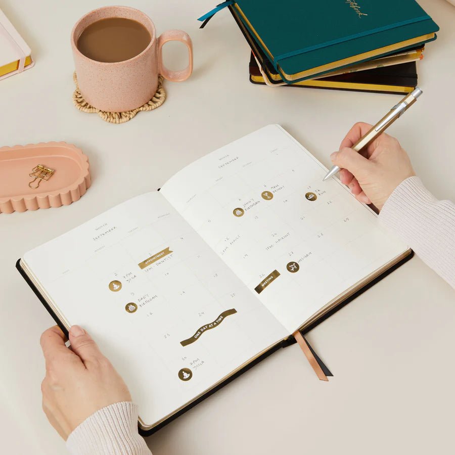 Blush & Gold: Undated Weekly Planner - Curve - Acorn & Pip_Acorn & Pip