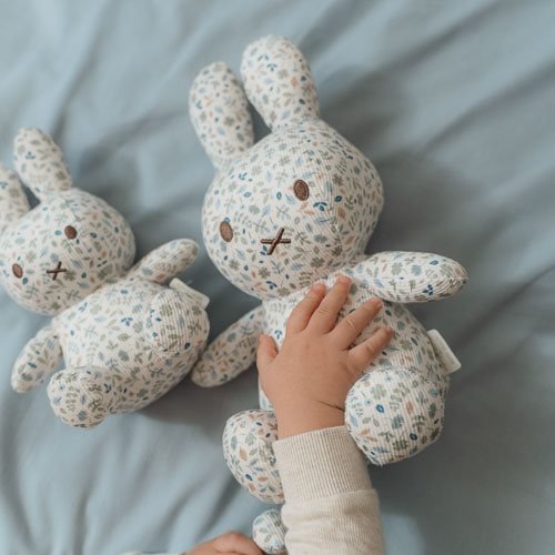 Little Dutch: Miffy x Little Dutch Cuddle all - over - print 20 cm - Lucky Leaves - Acorn & Pip_Little Dutch