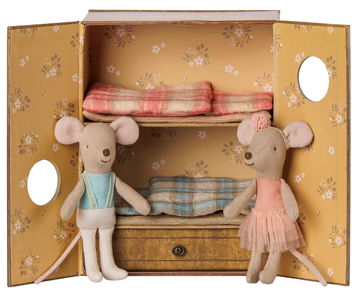Maileg ballet mice in dance studio