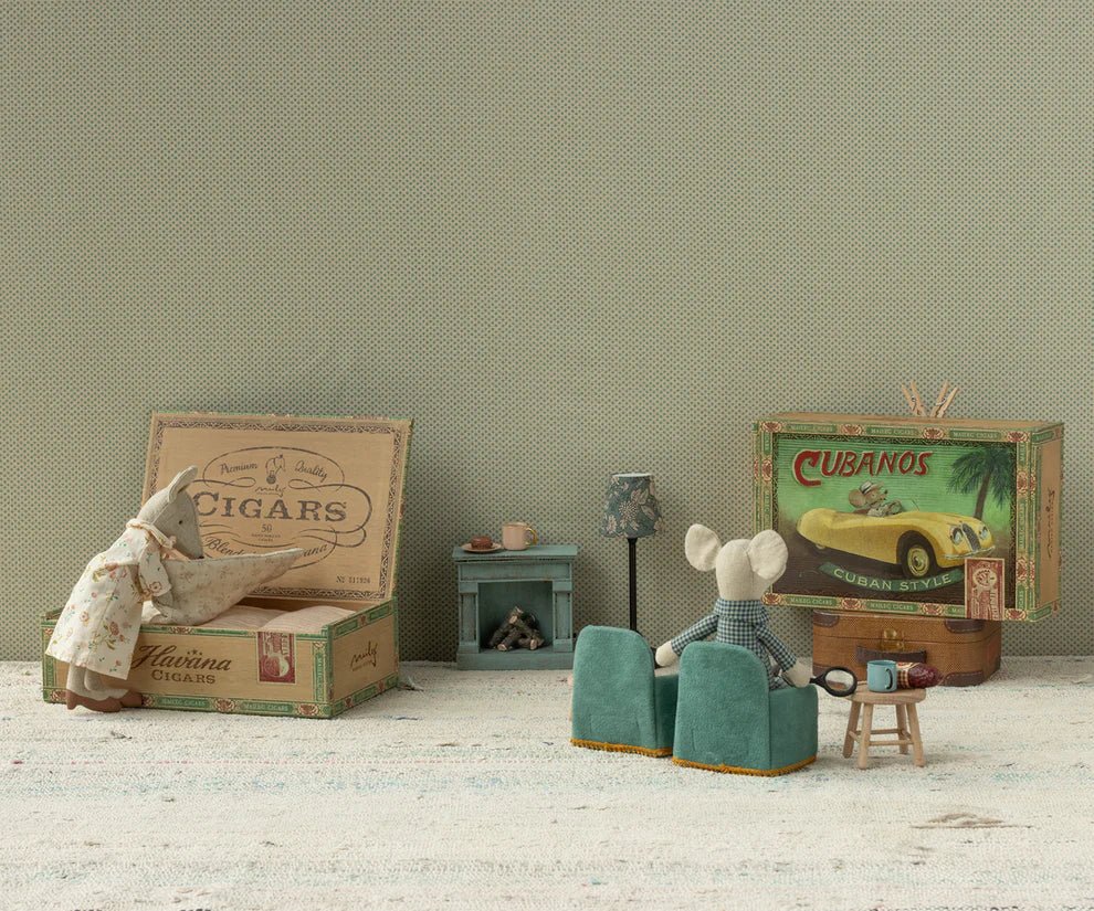 Maileg: Grandma & Grandpa Mice In Cigarbox - Acorn & Pip_Maileg
