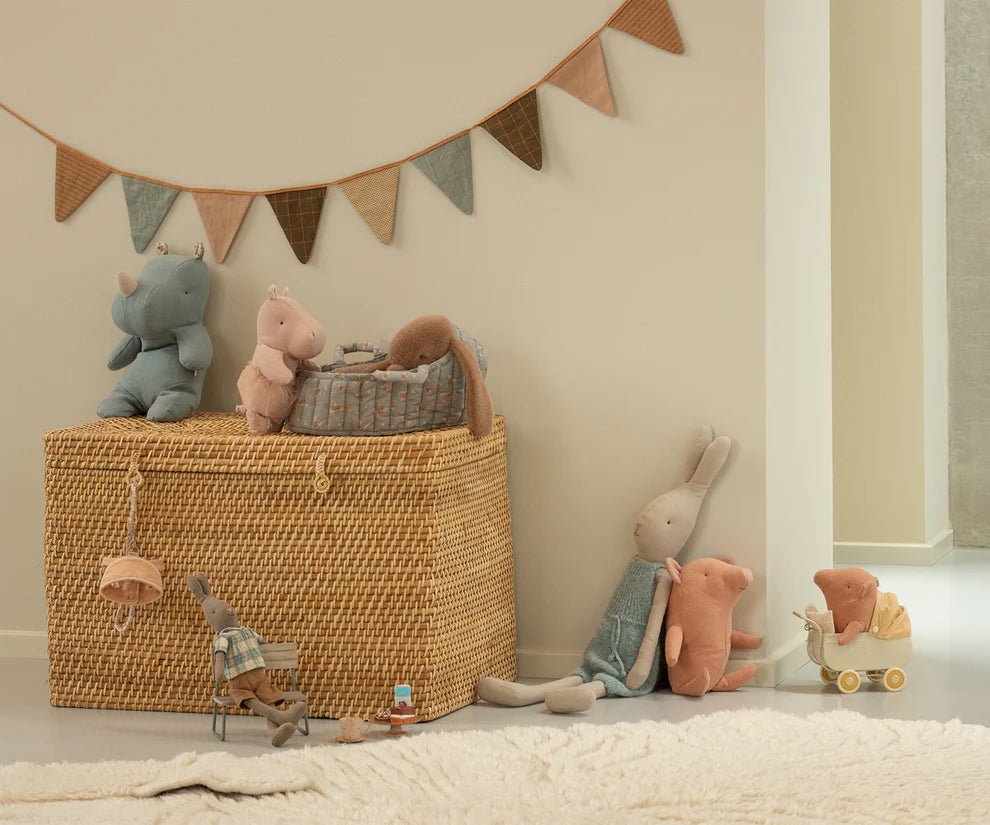 Maileg: Safari friends, Hippo w. skirt, Small - Soft rose - Acorn & Pip_Maileg