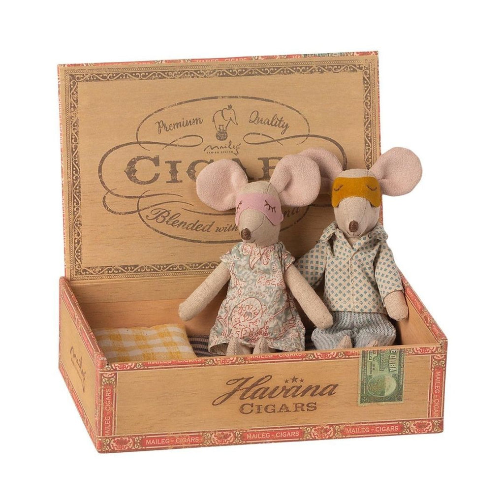 Maileg Mum & Dad mice in cigarbox (2)
